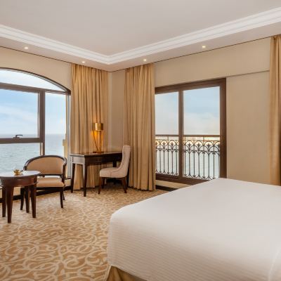 Three bedroom suite - One king-size bed & fourtwin size beds - Full sea view