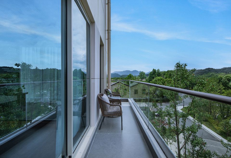 Big Bed Room With Sunset View