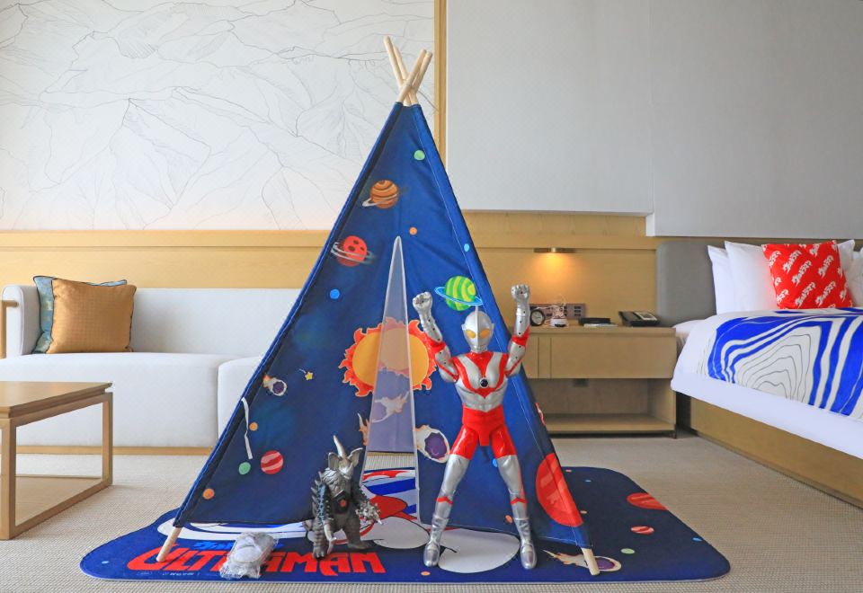 经典奥特曼主题湖景套房