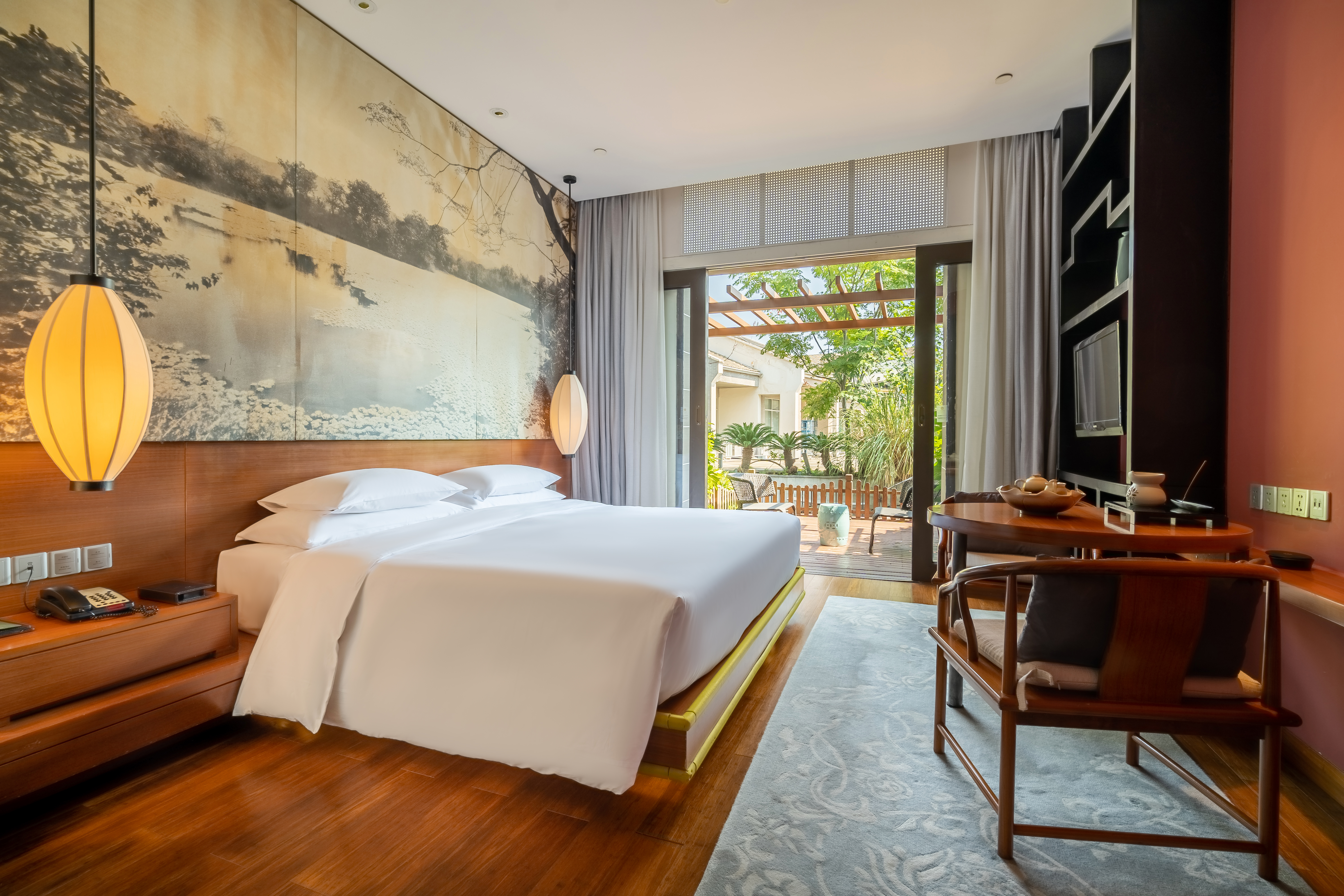 豪华园景大床房