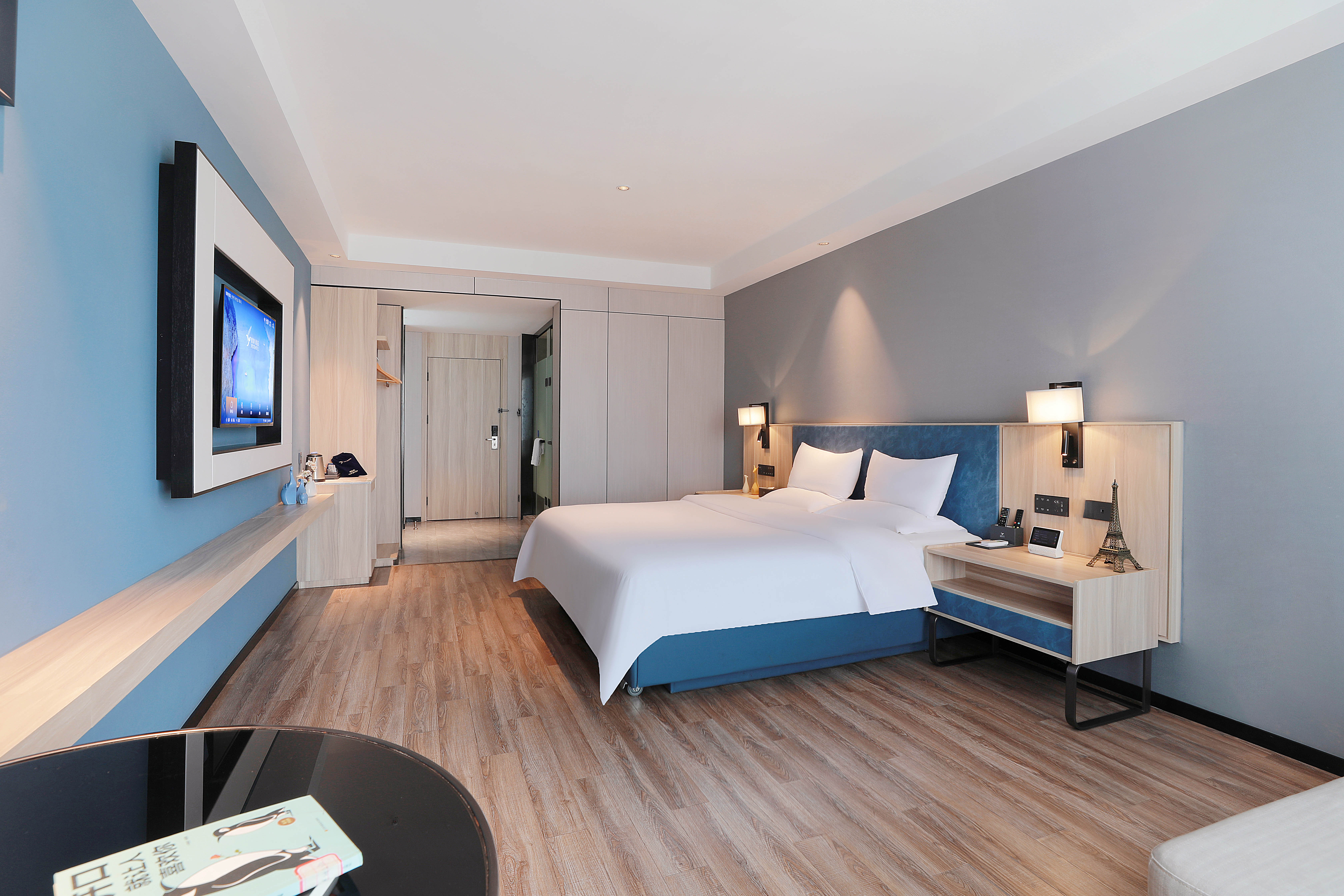 高级大床房（智能客控-落地窗）