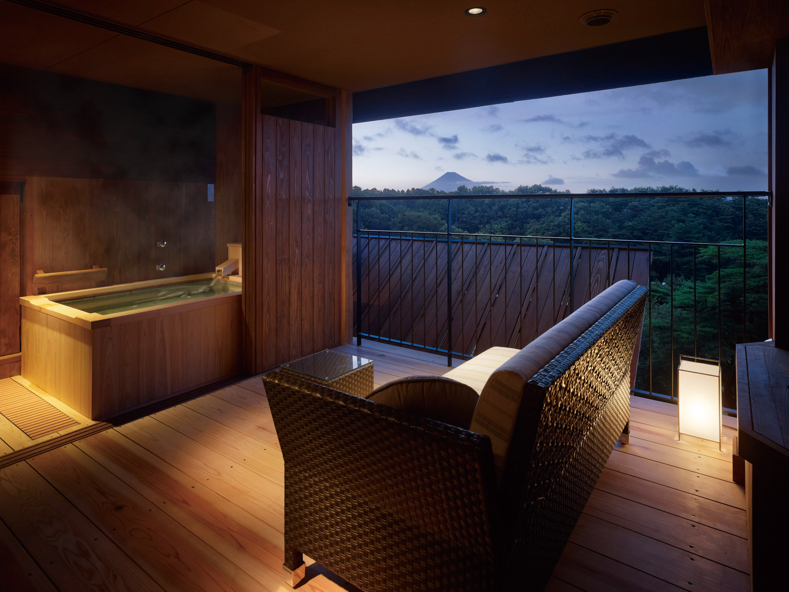 【富士山侧】温泉露天浴池（日西合璧房/带露台）