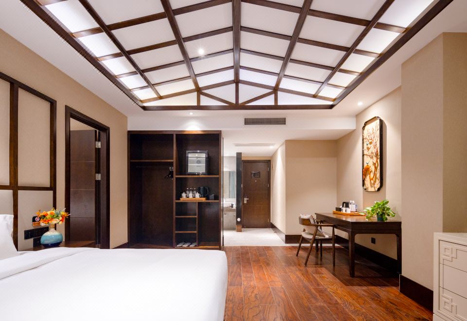 拾光·家庭河景两居套房+河景+中式建筑风格+休闲桌椅