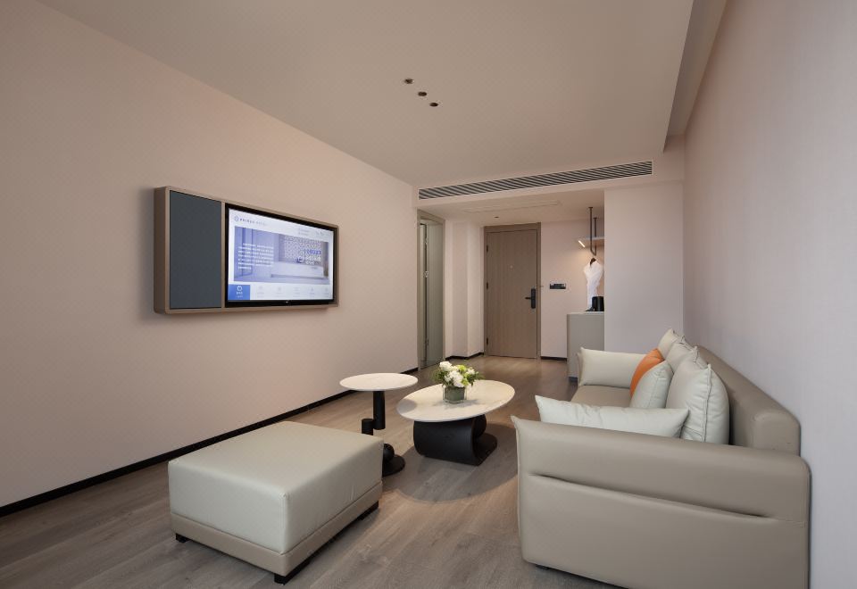 美伦套房（休闲办公区+迷你小冰箱+巨幕投影）