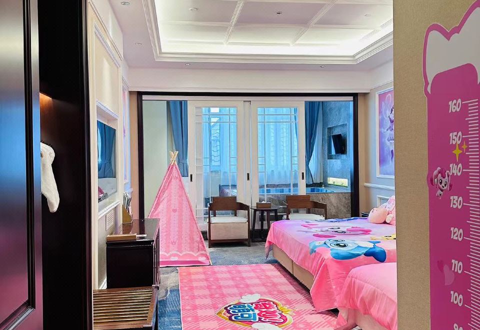 Baihualin Hot Spring Valley HotelQi Miao Meng Ke Theme Family Room