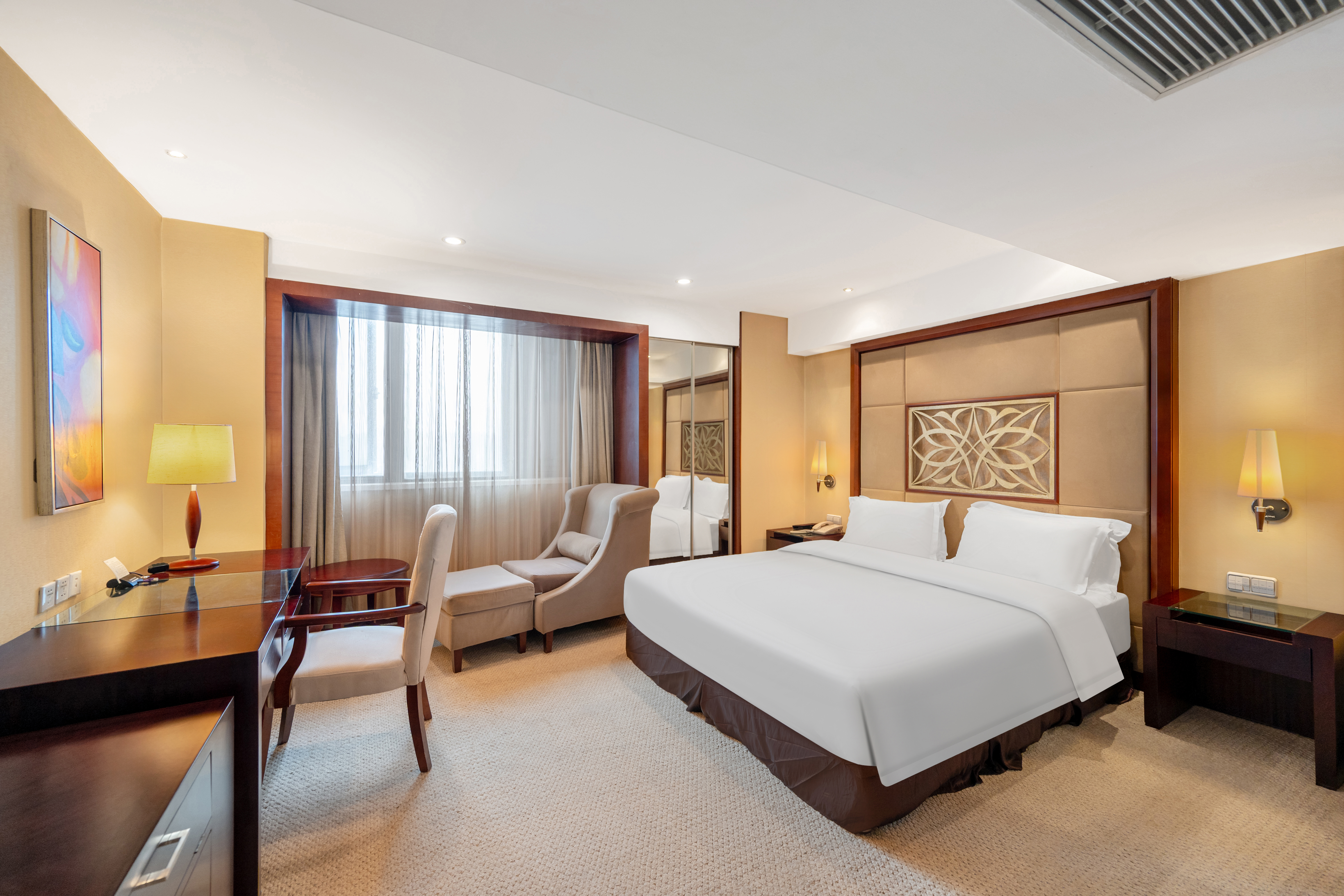 商務套房（一室一廳+舒適採光）