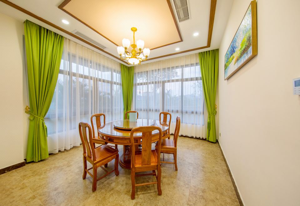 Baodun Lake Hushan Hot Spring ResortSingle-Family Villa Bicui 3-Bedroom 4-Bed Hydrophilic Family Hot Spring Villa (KTV)