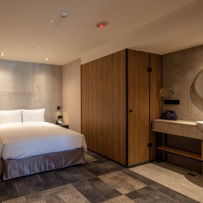 豪華套房-帶陽台，含行政貴賓廳、共享辦公室使用權 路徒PLUS行旅-主題館優惠