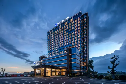 Huazhou Huaxun Wyndham Hotel