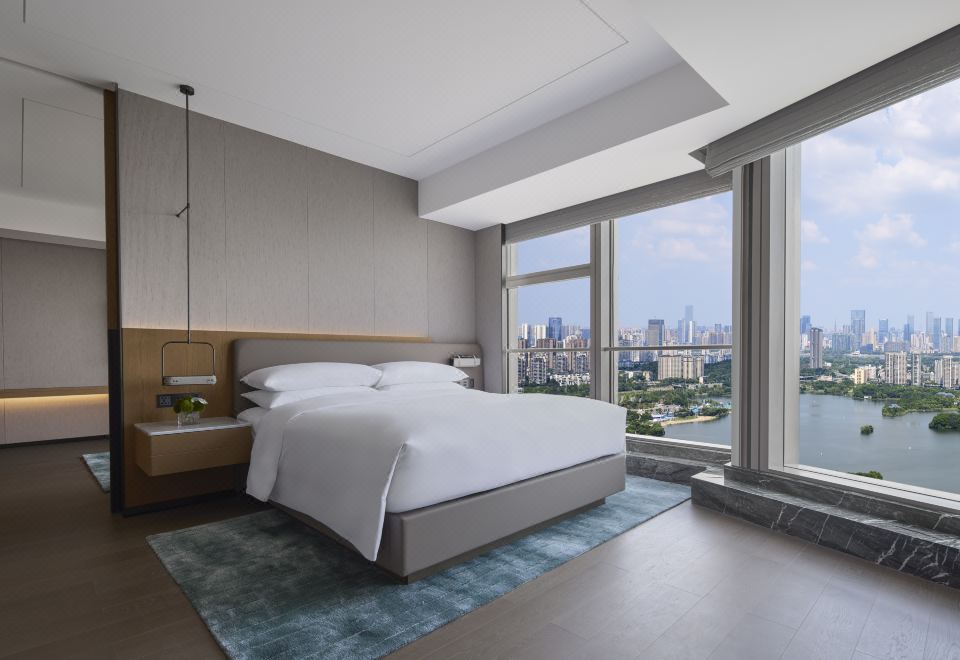 行政套房【180°临湖瞰两岸灯火璀璨】