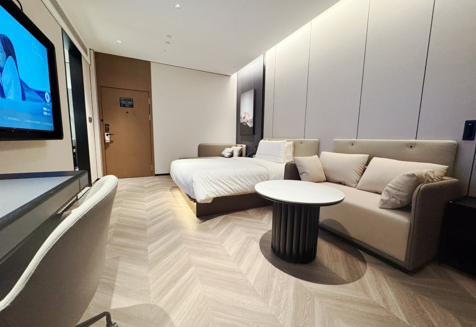 雅致大床房（深睡床枕+智能客控+公区LG洗烘机）