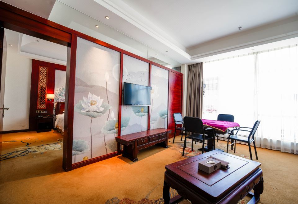 Huashan Hot Spring International HotelDeluxe Business Suite