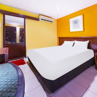 Bilik Queen Kupon OYO 90486 Station Hotel