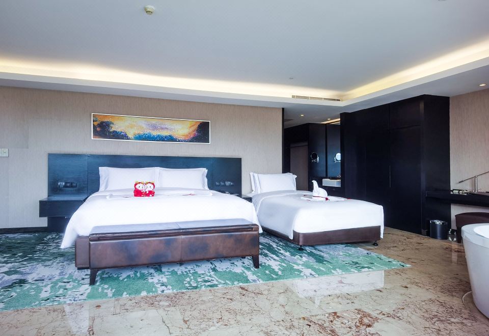 豪华湖景家庭房