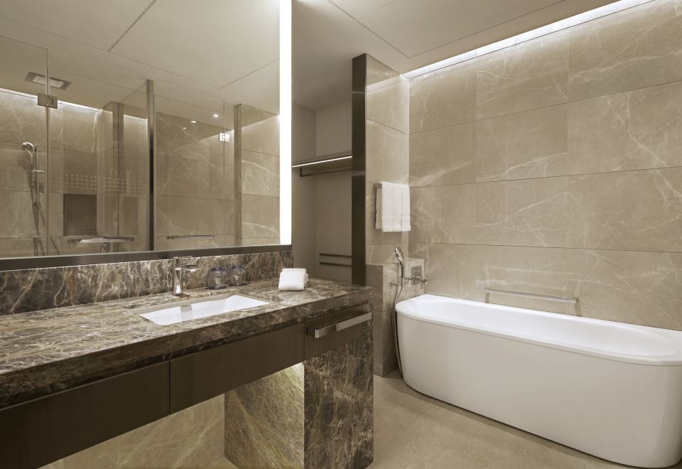 Sheraton Shanghai Chongming HotelPremier Suite - Garden-View