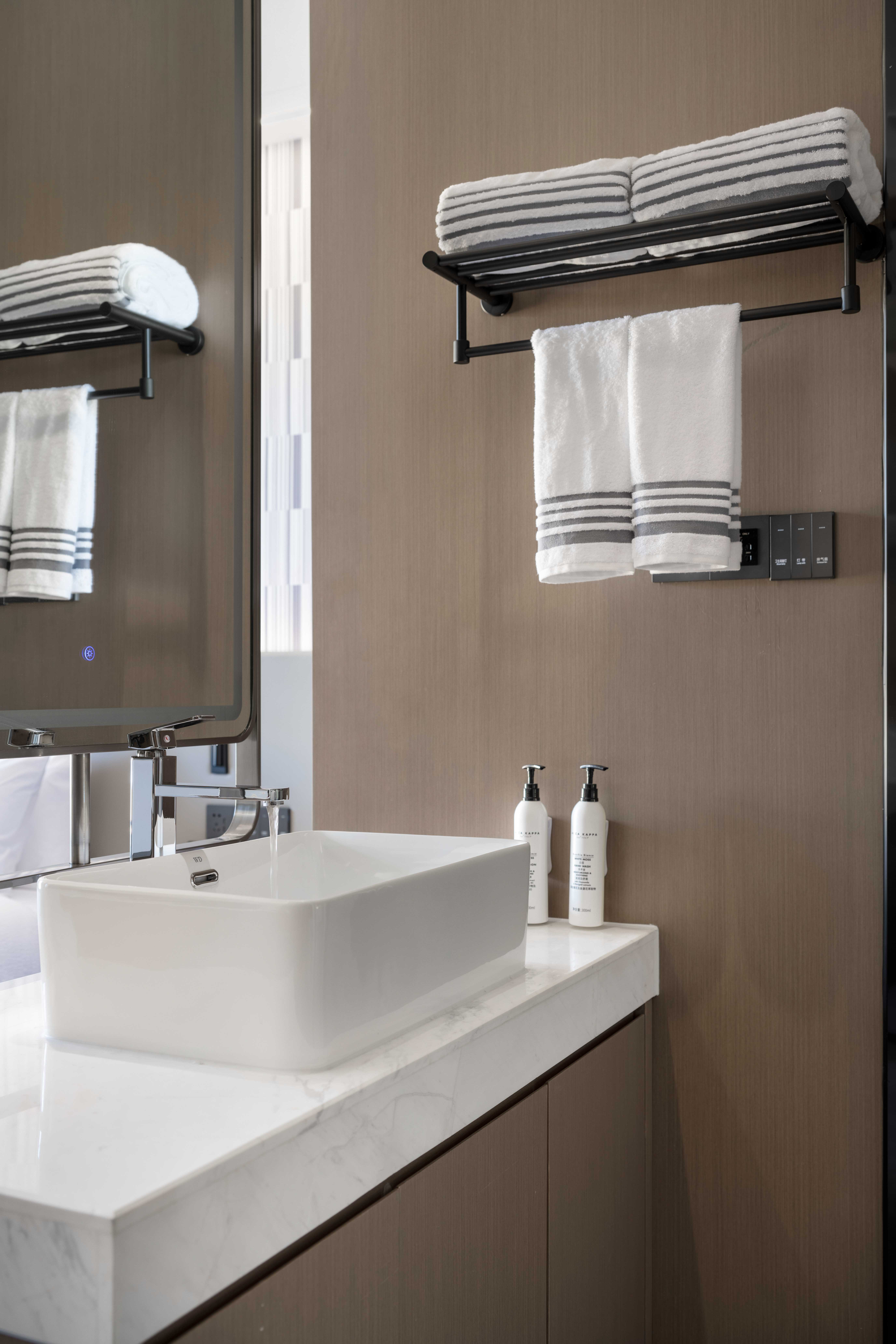 高级大床房（景观落地窗+Acca Kappa洗护用品+智能投屏）