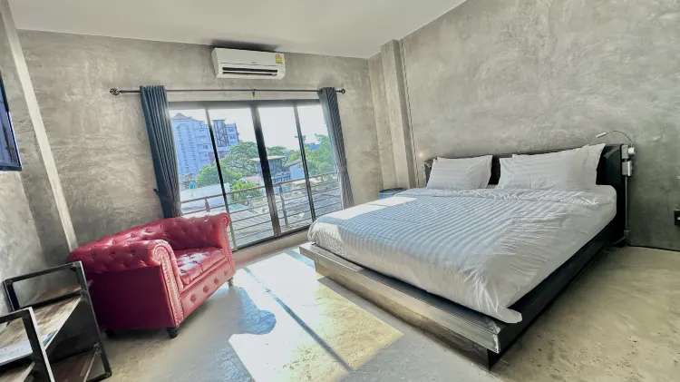 ห้องดีลักซ์ เตียงใหญ่ 1 เตียง