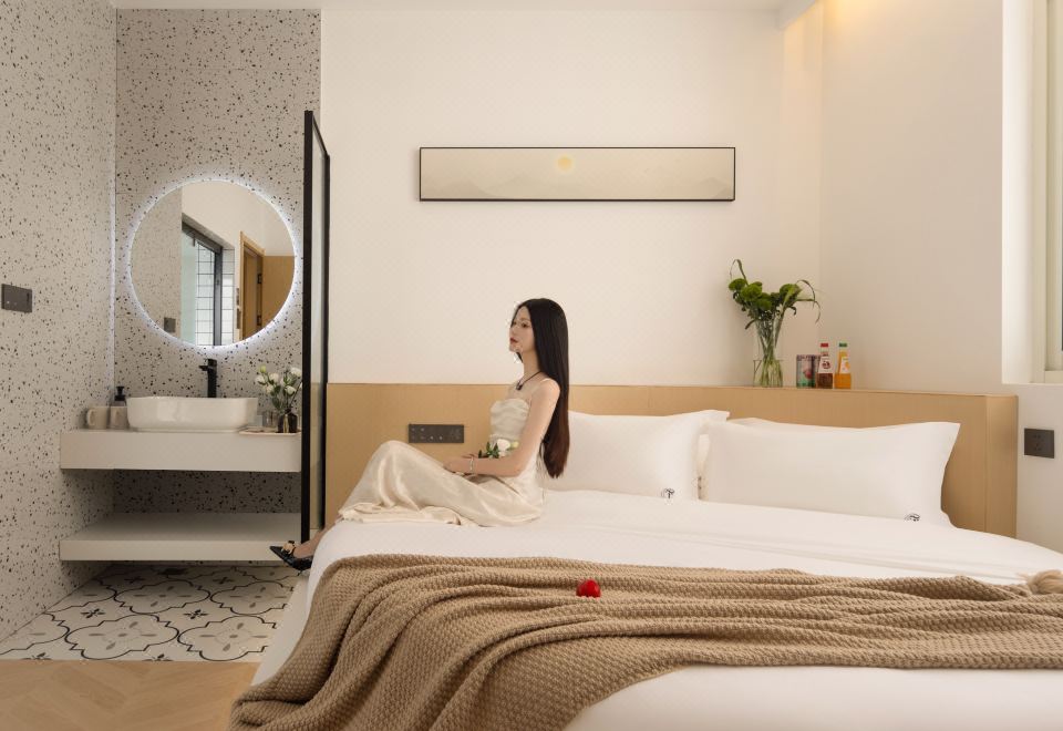 Monologue · Tianya Round Bed Room (Whole House Smart+Large Screen TV+Desk+Zero Pressure Mattress)