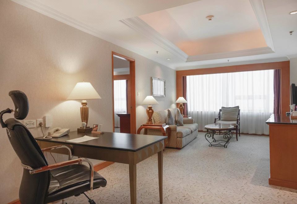 Crowne Plaza QingdaoCrowne Plaza Superior Suite