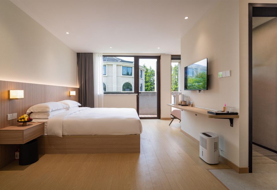 Smart Room (Double Bed) (Balcony, Sofa)