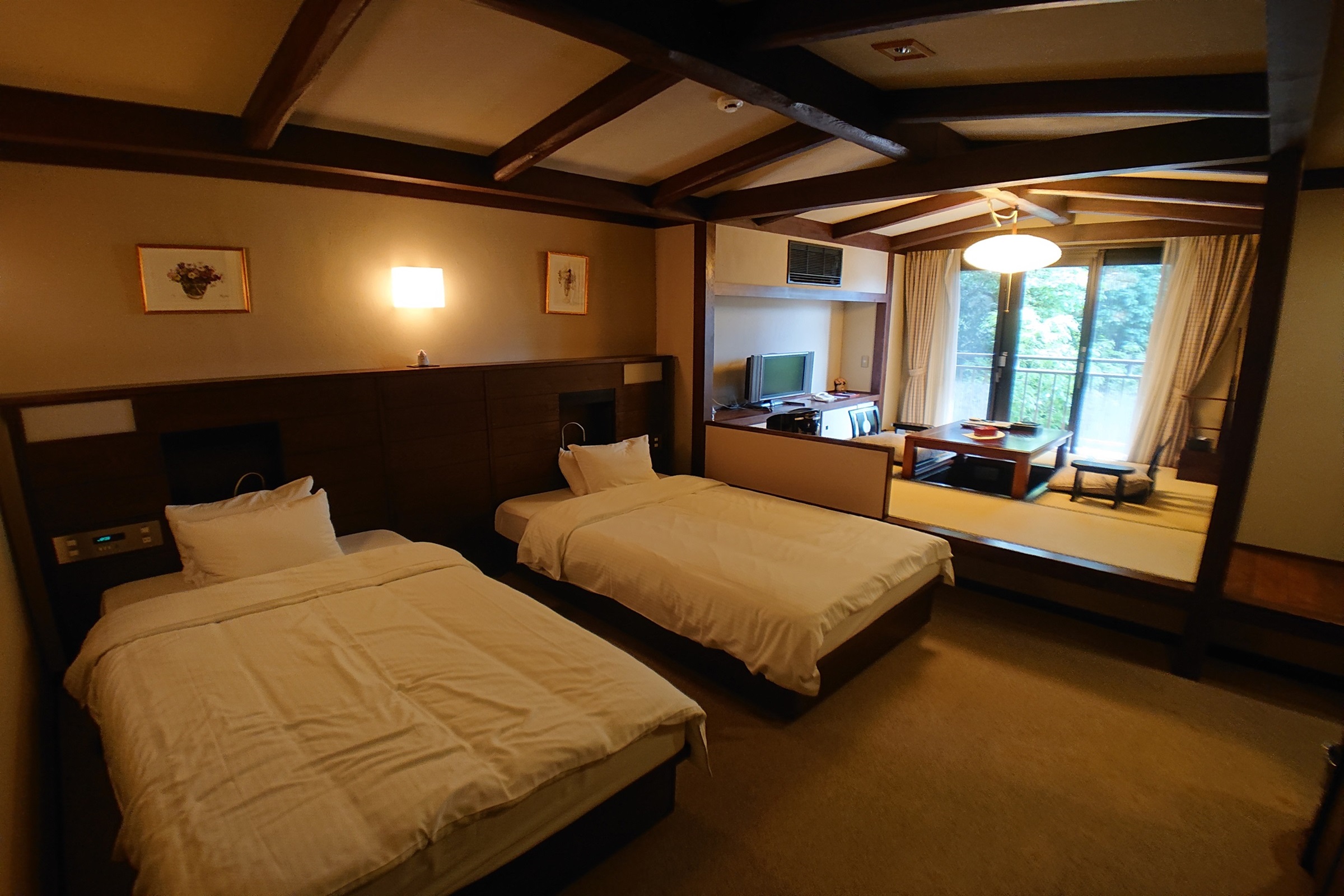 和洋式双床房+带围炉座的日式房间4.5榻榻米