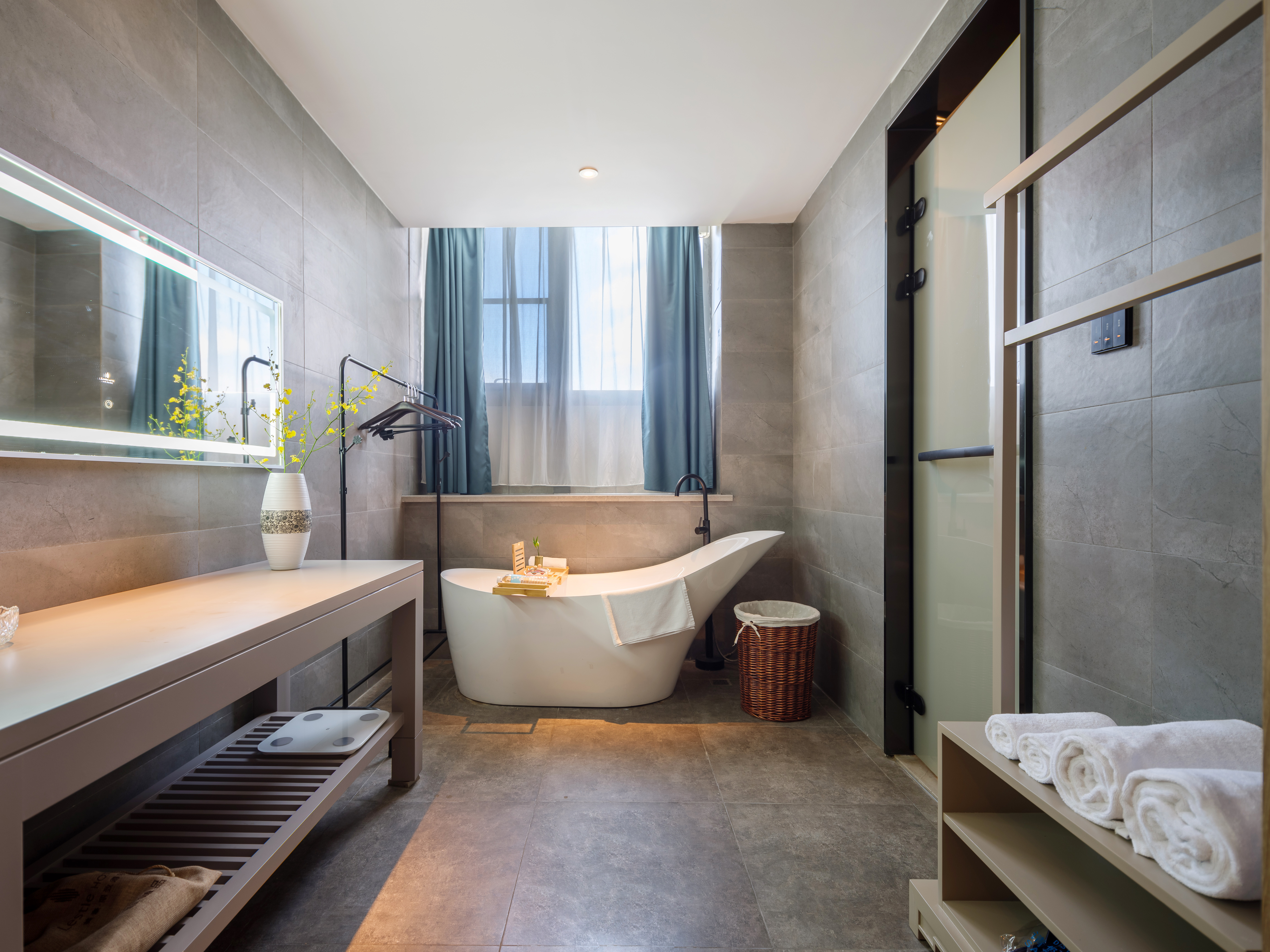 雅致豪华大床房（玛雅浴缸+香氛盐浴）