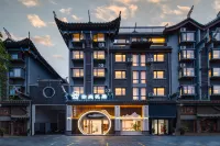 Cloud Blossom Hotel