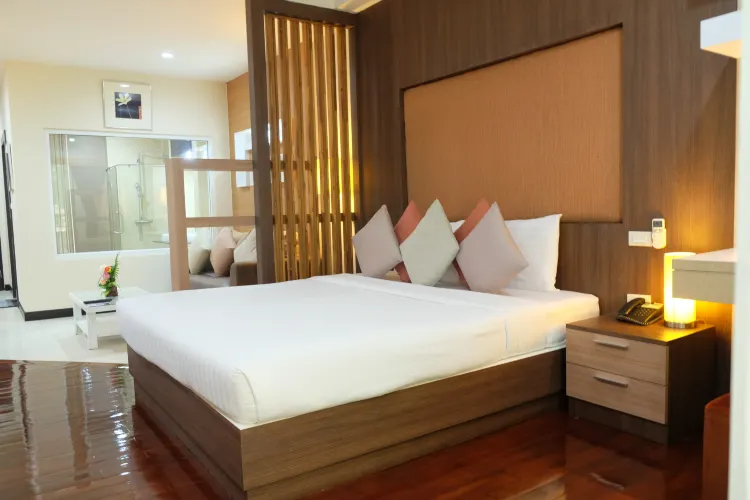 ซุปเปอร์ดีลักซ์ ชั้นล่าง