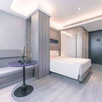 高級大床房（裸棉床品+智能投屏） 上海陸家嘴第一八佰伴輕居飯店優惠