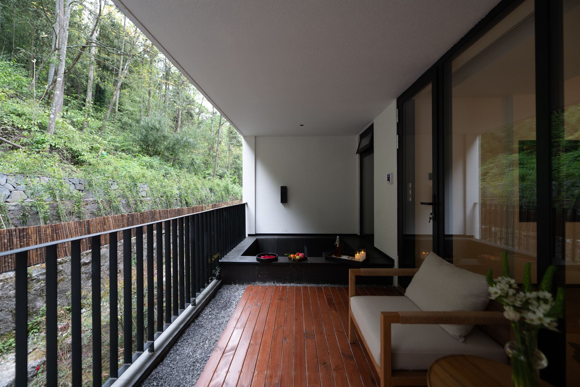 Yuanshanlian Mountain-View Balcony Courtyard Private Hot Spring Room (Twin Bed)