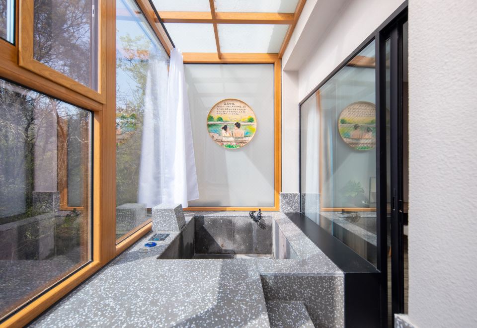 竹林氧吧·私享汤池温泉大床房（观景阳台+智能马桶）