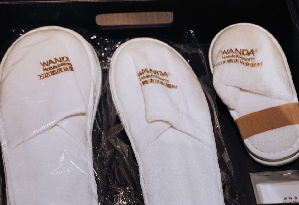 豪华家庭双床房-大浴缸-金可儿床垫-全景落地窗