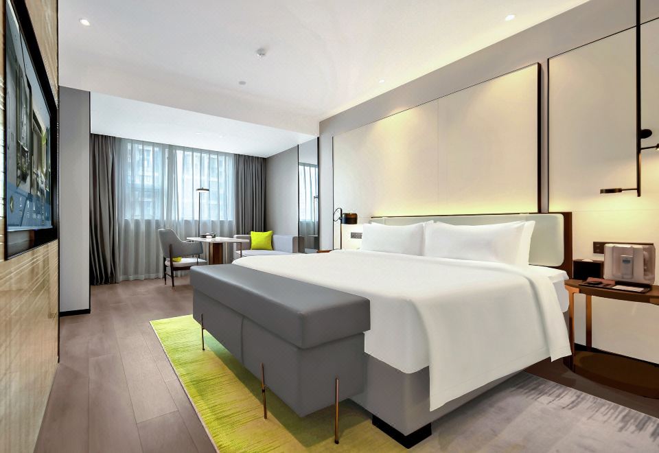 金奢大床房-超宽衞浴（小冰箱+电视投屏）