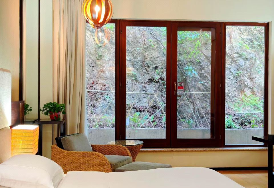 静谧双床房（落地窗+浴缸）