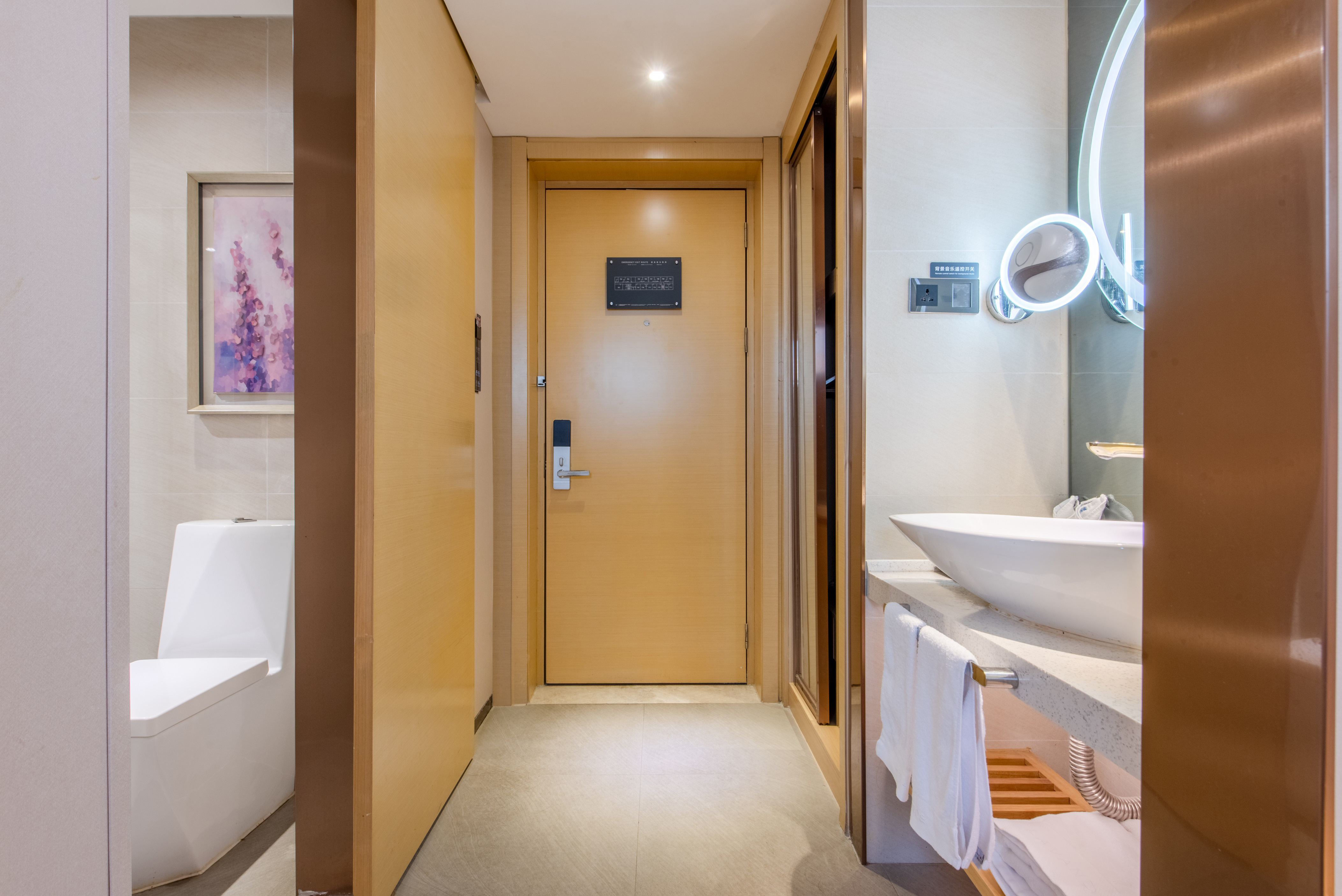 Lavande Hotel (Huawei Gangtou Metro Station)标准大床房 [智能客控+独享小冰箱]