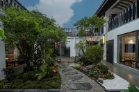 Weishan Qichi Oriental Holiday Courtyard