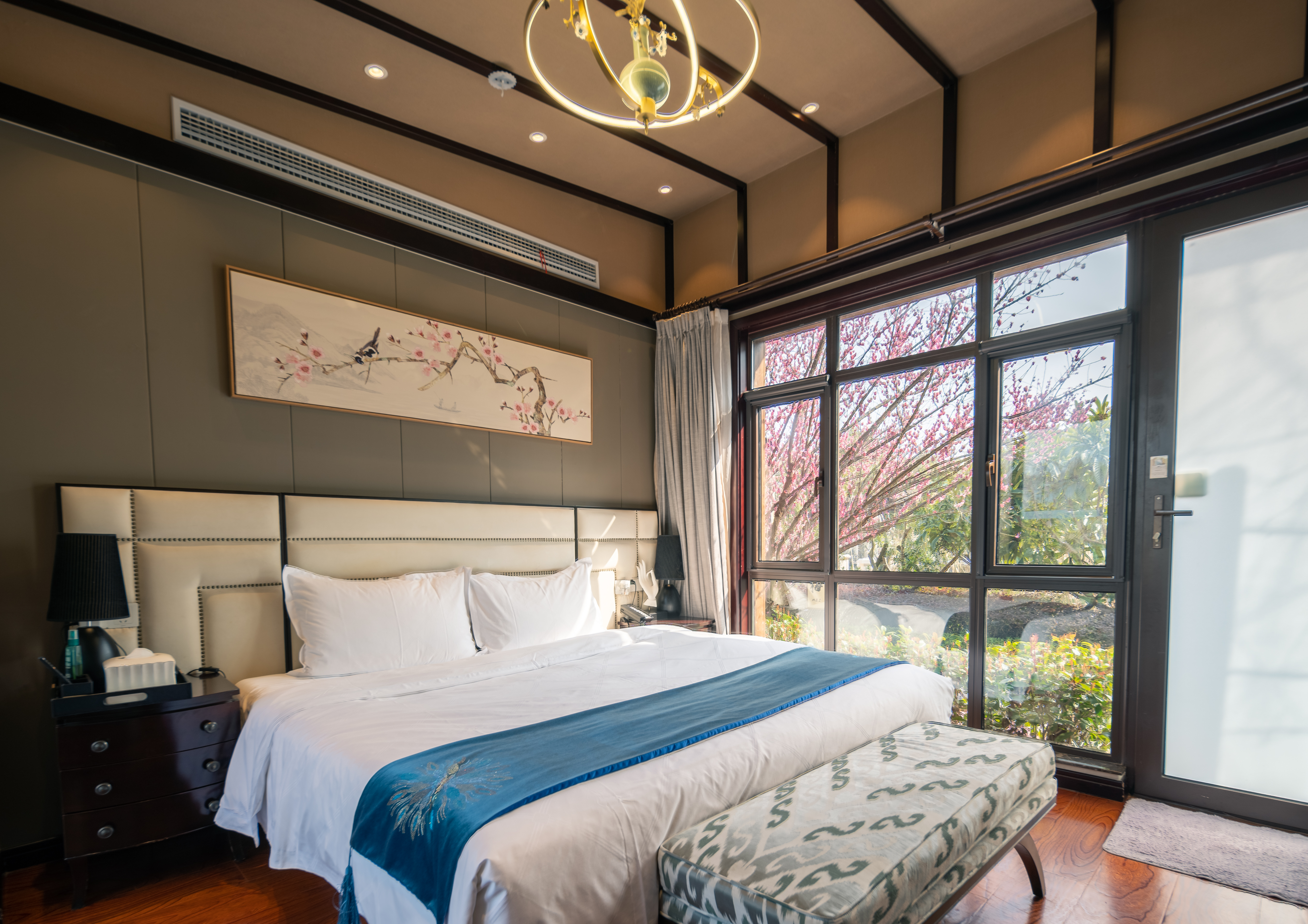 Rsun the Lakefort Hotel庭院私汤大床房