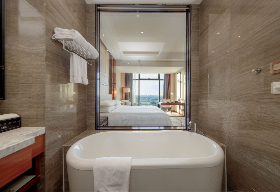 Sheraton Langfang Chaobai River HotelSelected Deluxe Room (Double Bed)