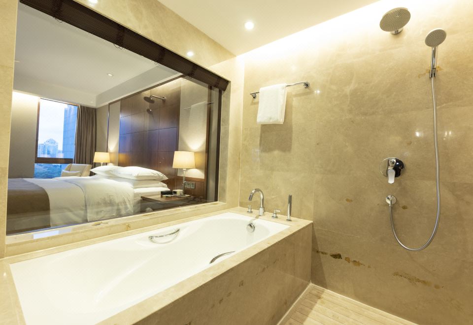 The L'Hermitage Hotel ShenzhenDeluxe Suite