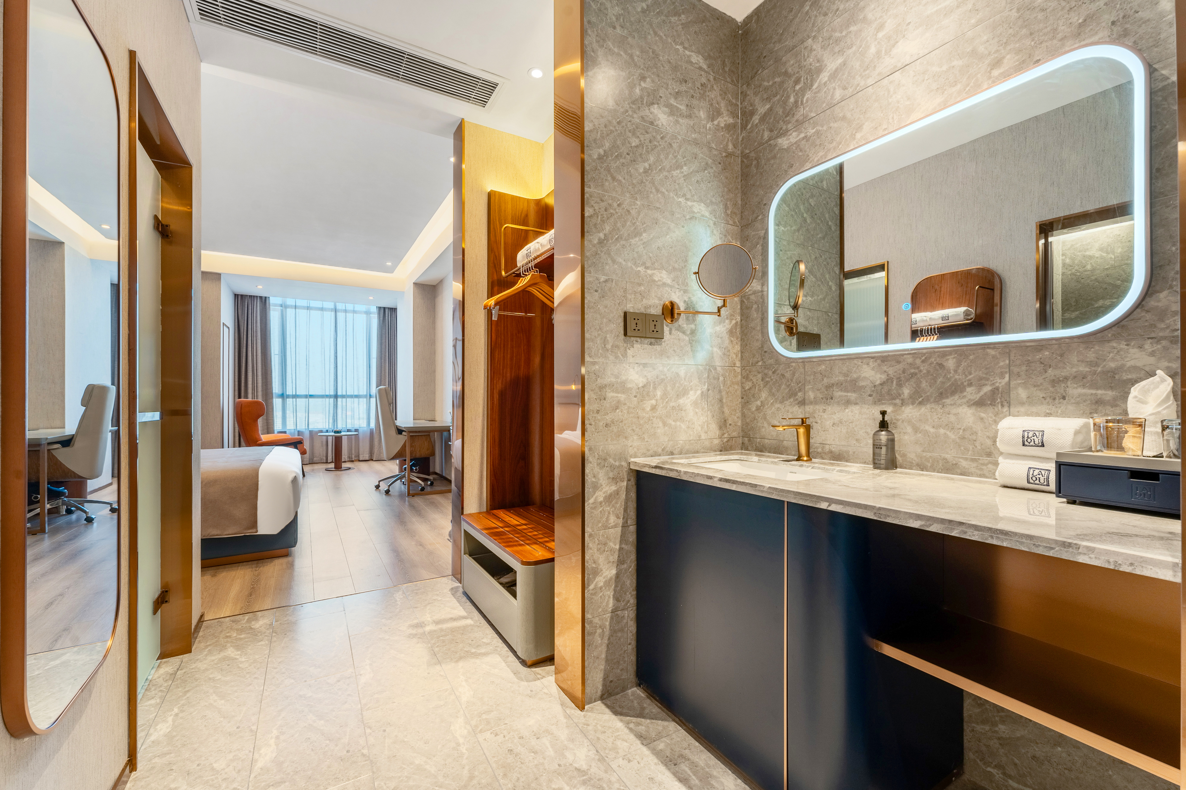 兰逸豪华大床房（智能客控+金可儿床垫+舒适办公桌）