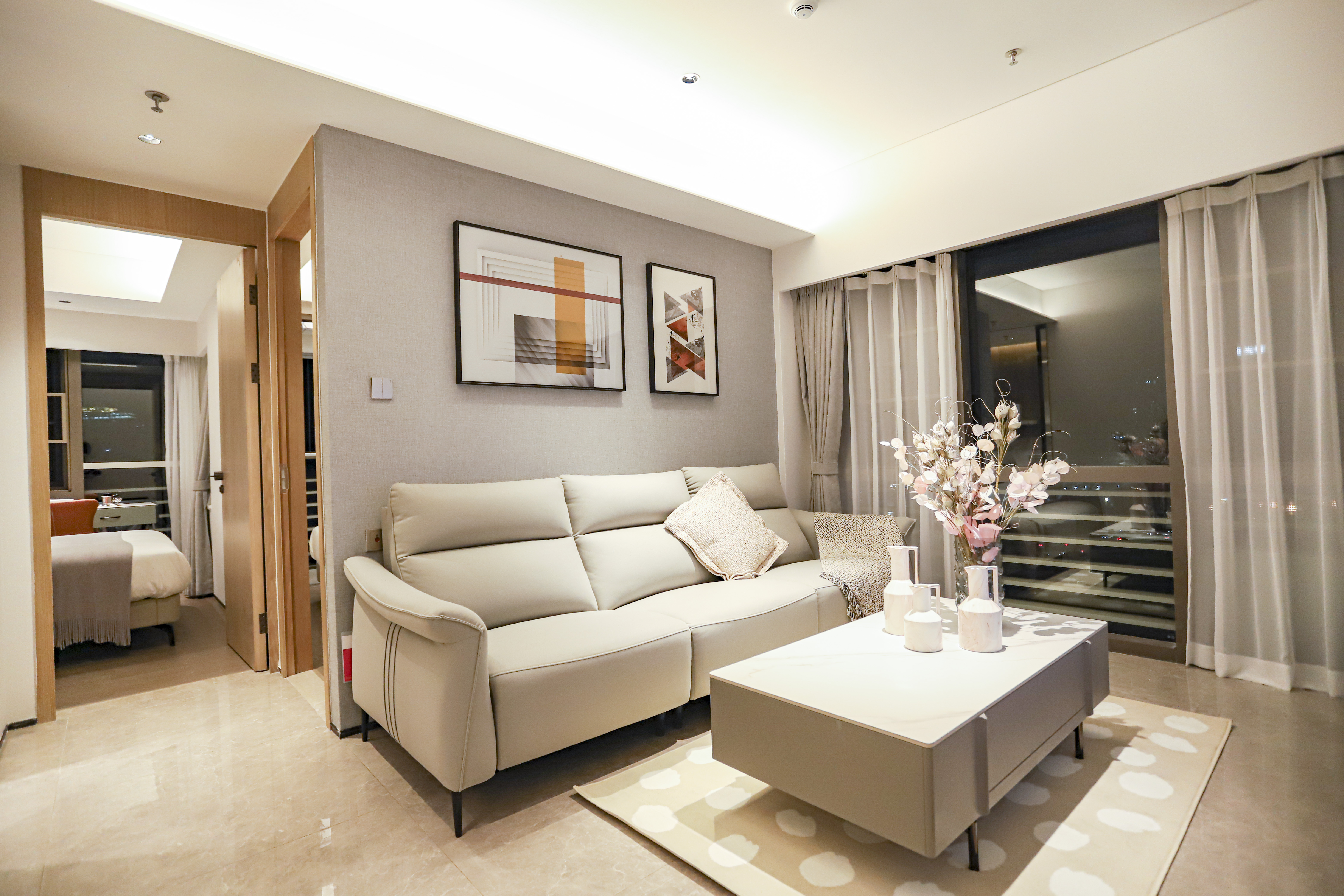 意式极简行政套房（商务精品+品牌家俬+4K高清大投屏）