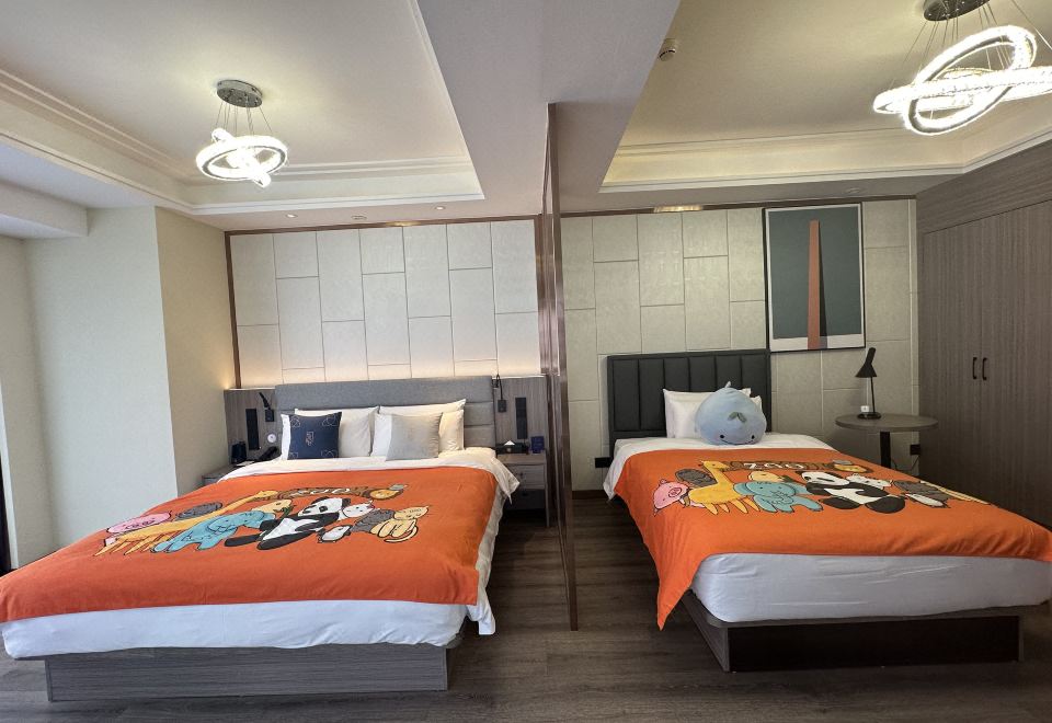 親子主題房（65寸可投屏+小冰箱＋加熱毛巾桿）