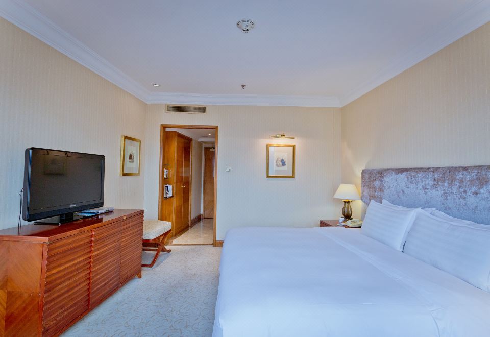 Crowne Plaza QingdaoCrowne Plaza Superior Room-King Bed