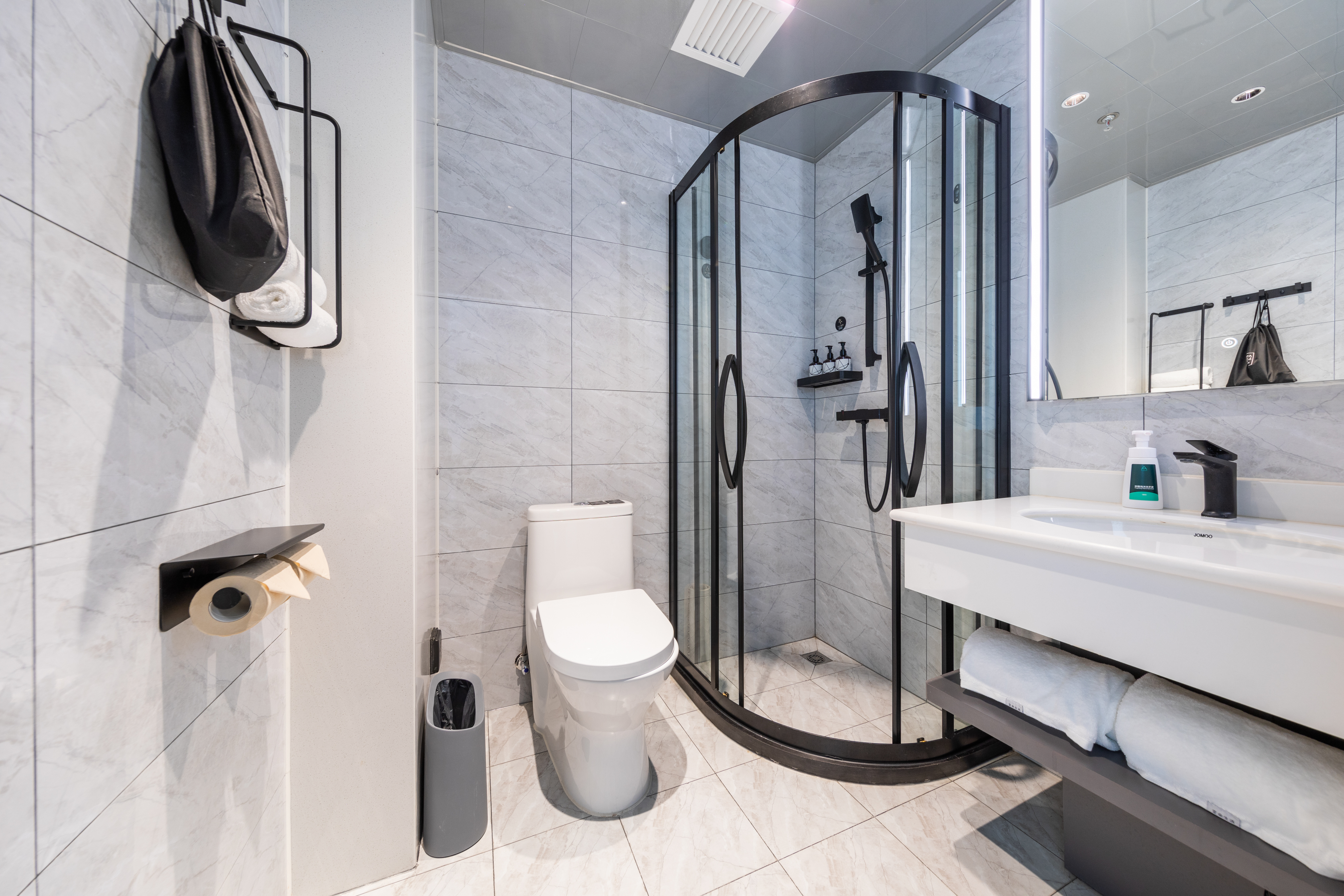 标准大床房（全明窗+小冰箱+55寸可投屏智能电视）