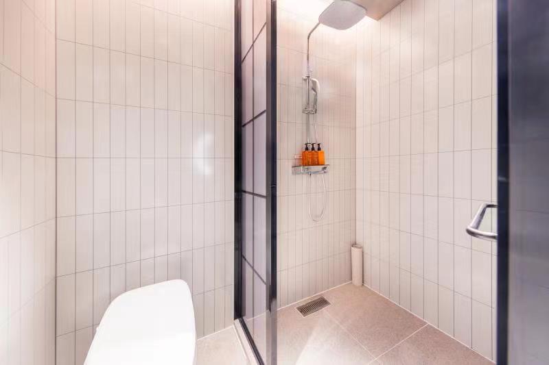 精选大床房（落地窗+65寸投屏电视+冰箱）