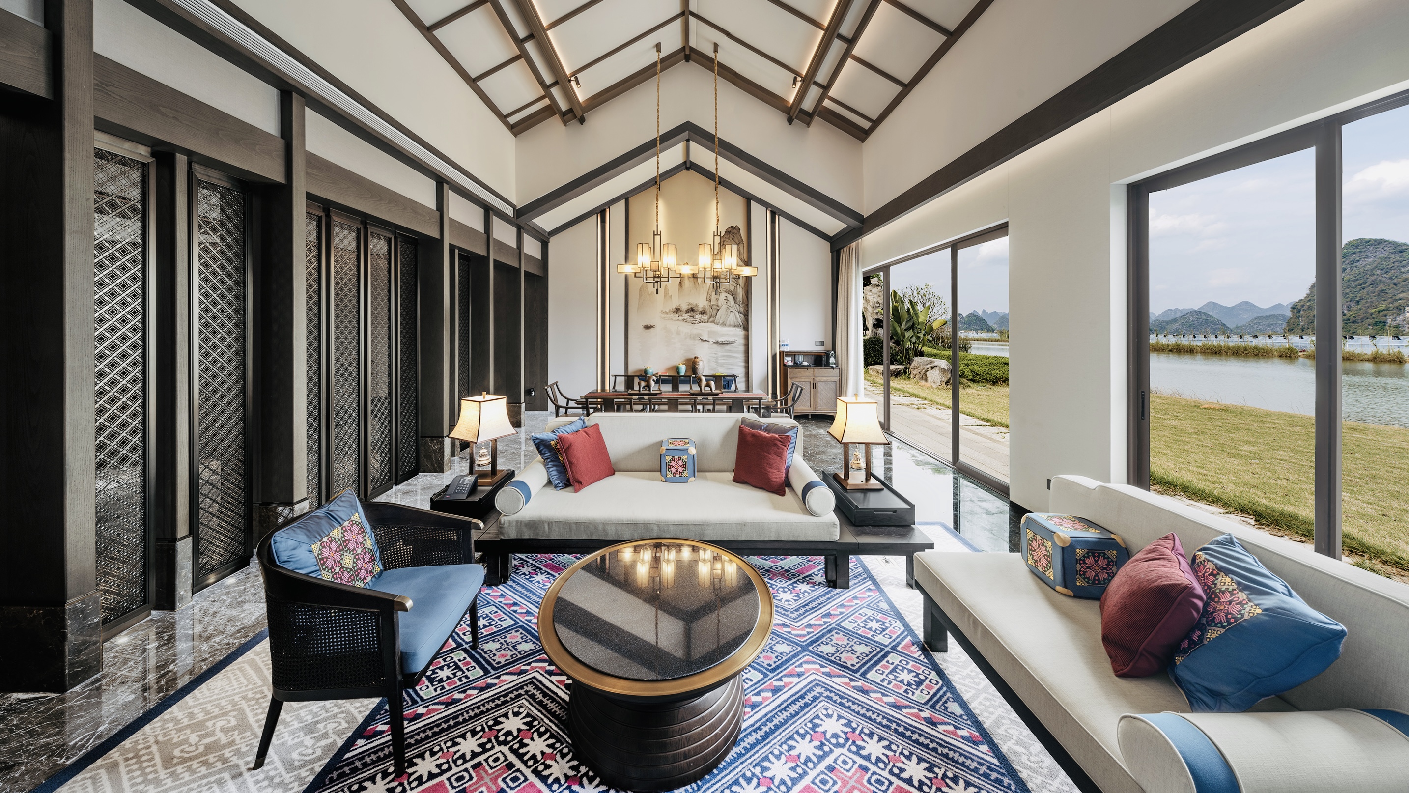 湖景庭院露台三卧别墅