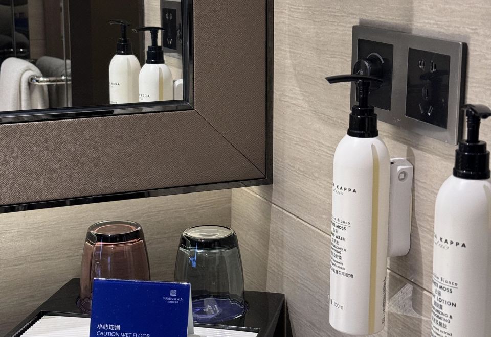 家庭套房（双卧+双衞+热带雨林沐浴）