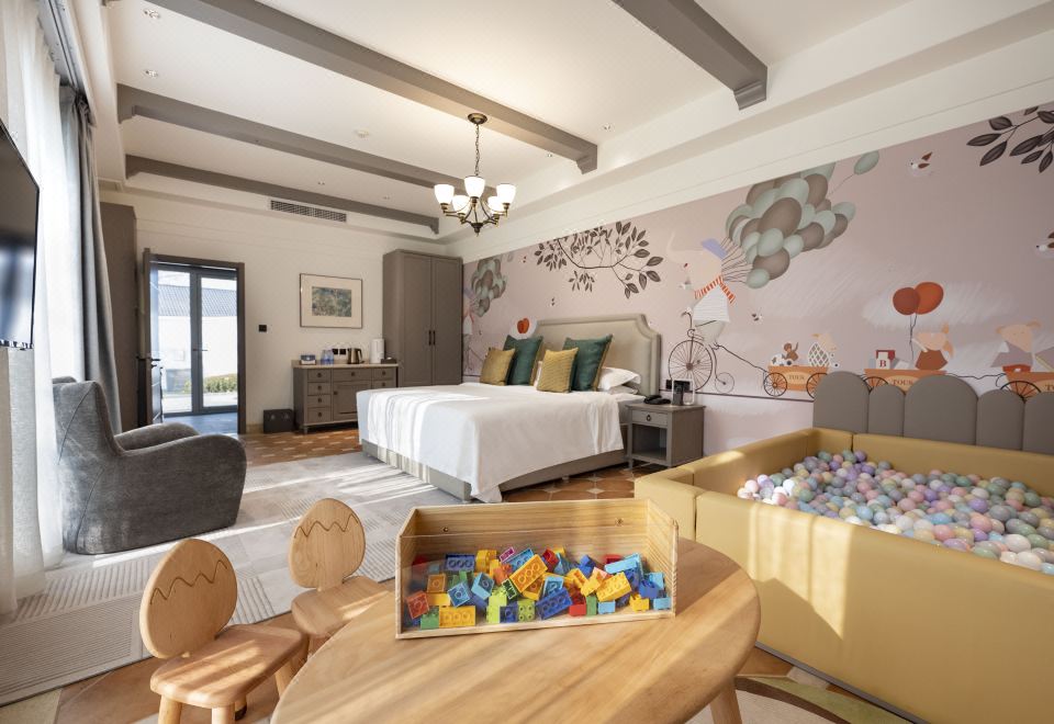 Beijing Placid Lake Resort HotelPrivate Courtyard Family Room With Private Hot Spring