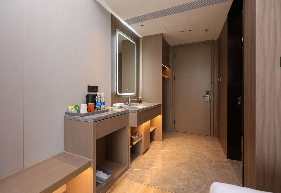 Century International Convention Center (Baijia Lake 1912)Exquisite Lake-view Standard Room (Electric Curtains + Smart Toilet + Bathroom With Dry-Wet Separation)