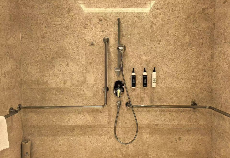 尊享无障碍房（超宽门+辅助扶手+联通房）